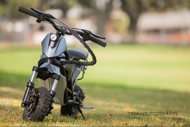 Entre la trottinette électrique et la mini motocross, il y a la Splach  Transformer
